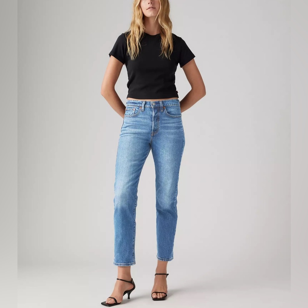 Levi's Women's Light Blue Straight Leg Jeans